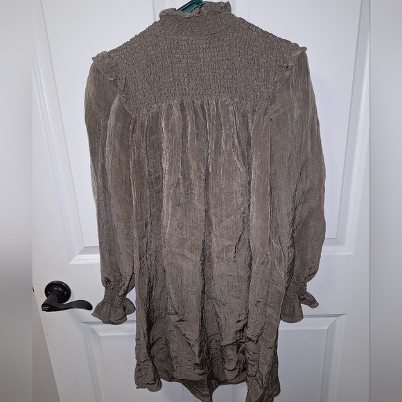 A French Connection long sleeve ruffled collar shimmering tunic top in an XS. - Picture 2 of 5